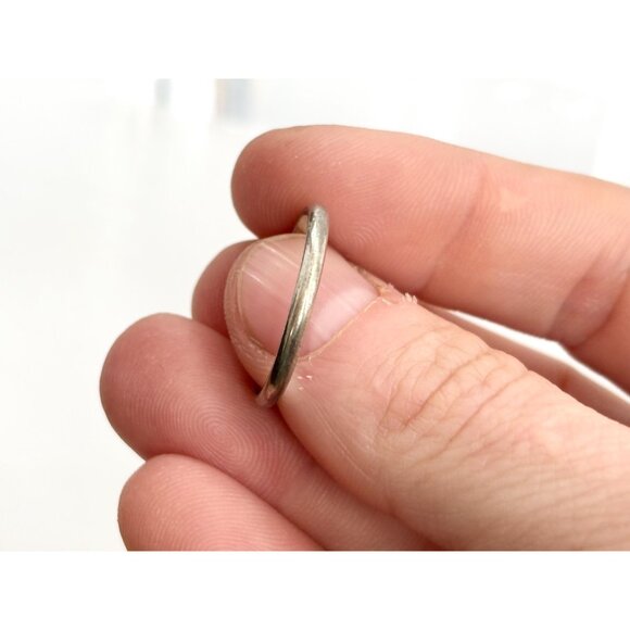 Minimalist Style Wedding Band B925 Sterling Silver Vintage Ring - sz 8 - Picture 4 of 10